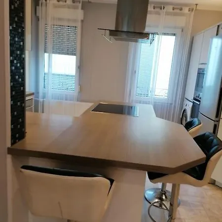 Vollmobilierte 2-zimmerwohnung Zu Vermieten...
